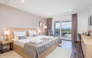 4 chambres, coffre-fort, lit de bébé portatif, accès au Wi-Fi (inclus)