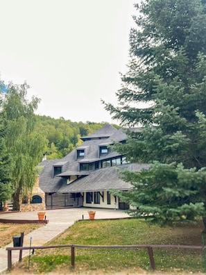 Front of property - Hotel Junior (Brus)