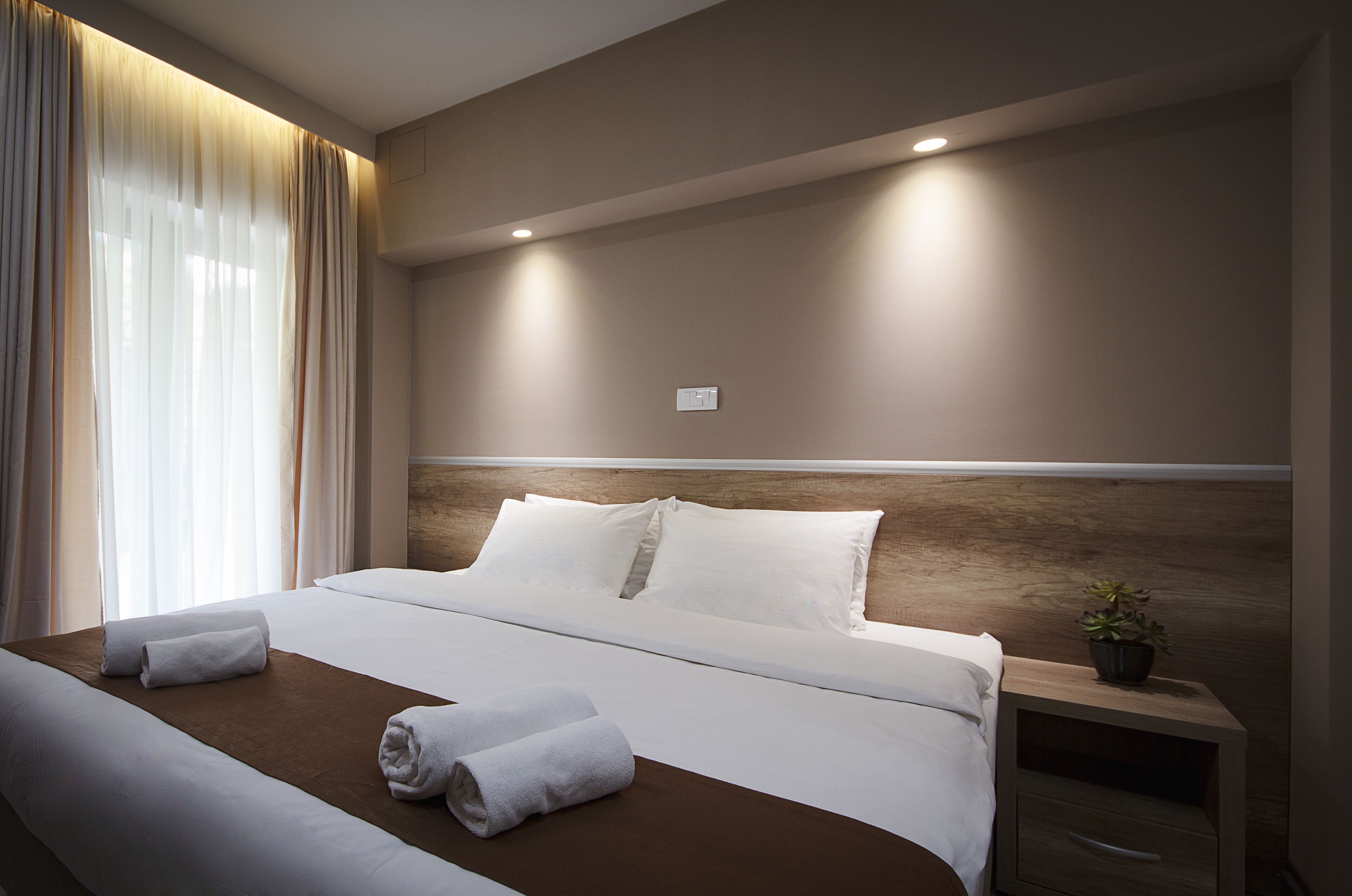 Minibar, bureau, lits bébé (gratuits), Wi-Fi gratuit