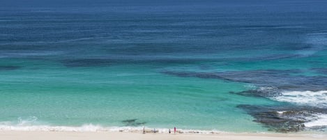 Una playa cerca