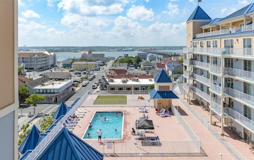 609 Belmont Towers Boardwalk/Pool/Gym/Sauna Awesome Views