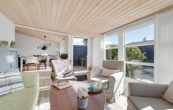 TV, fireplace, DVD player - 3 bedroom cozy home in Rødby (Rødby)