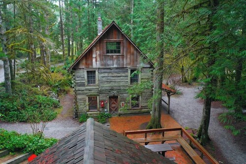 Riversong Retreat | Pools, Hot Tubs + Sauna