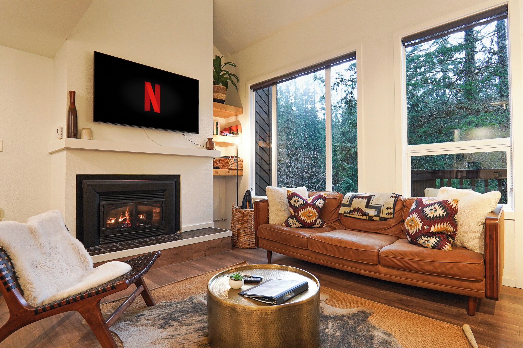 Smart TV, fireplace, DVD player, ping pong