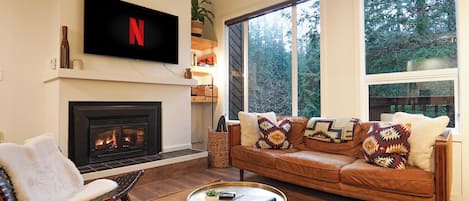 Smart TV, fireplace, DVD player, ping pong