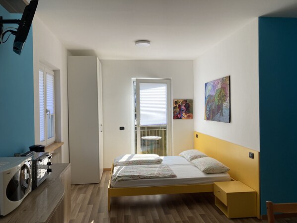 1 bedroom, in-room safe, iron/ironing board, free WiFi