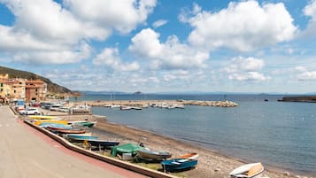 Una spiaggia nelle vicinanze