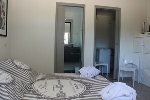 Fer et planche à repasser, Wi-Fi, draps fournis