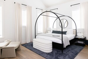 5 bedrooms, iron/ironing board, Internet, bed sheets