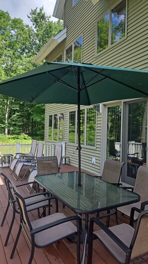 Outdoor dining - 82-Acre Riverfront Estate | Hot Tub, ATV Trails & Hiking (Cairo)