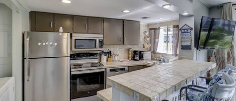 KĂŒhlschrank, Mikrowelle, Ofen, Herdplatte