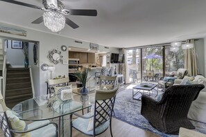 Living area - Charming Seascape Beach Getaway! Close to Coligny (Hilton Head Island)