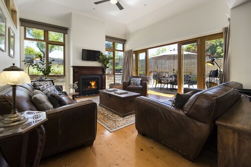 Hillside - in central Daylesford, period home close to lake, shops and day spas