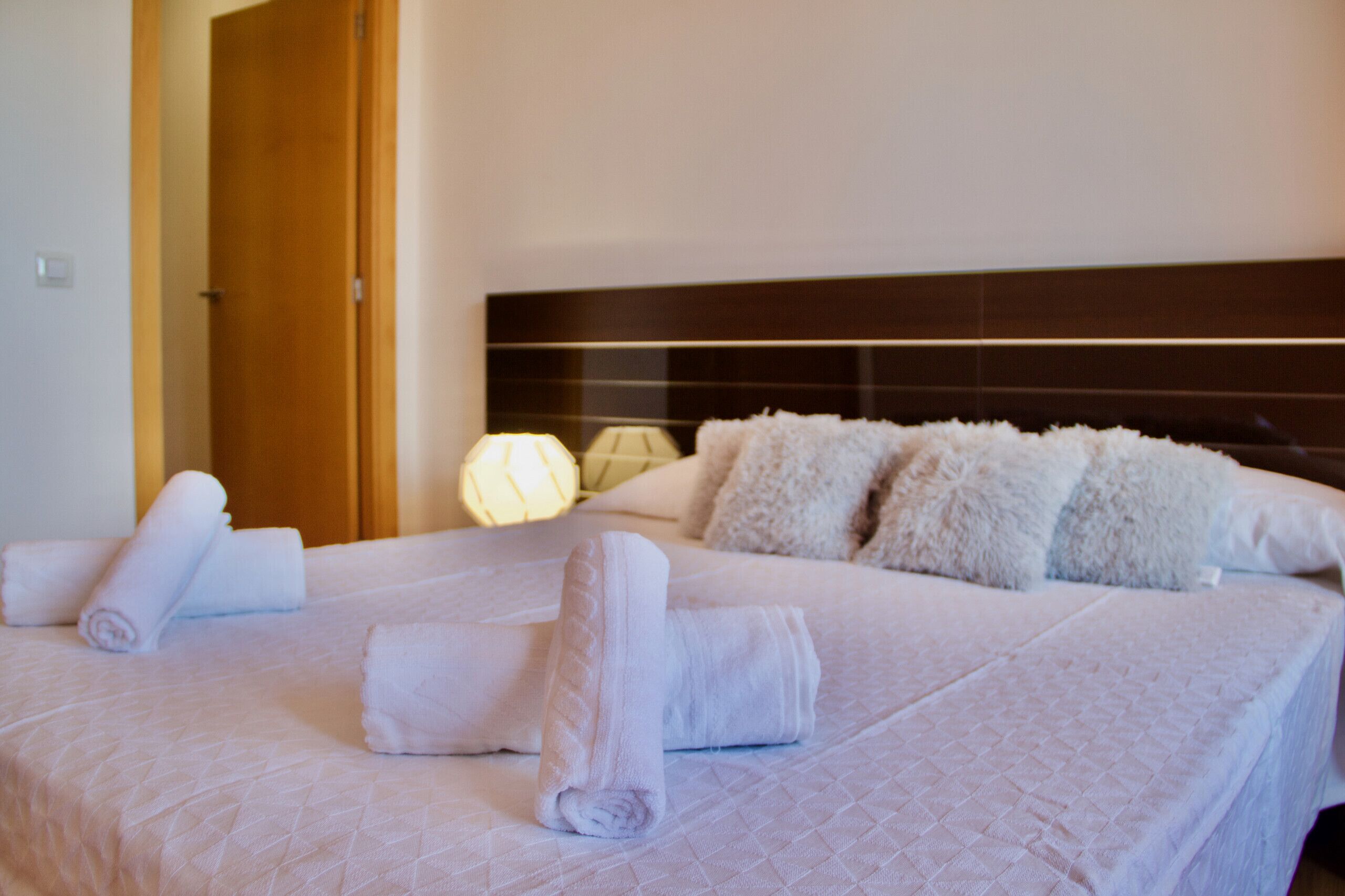 3 chambres, fer et planche à repasser