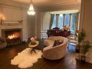 Interior - Large Boutique house set in own grounds (East Morton)