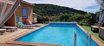 25 m2 chalet + screened terrace, private spa, garden, shared pool