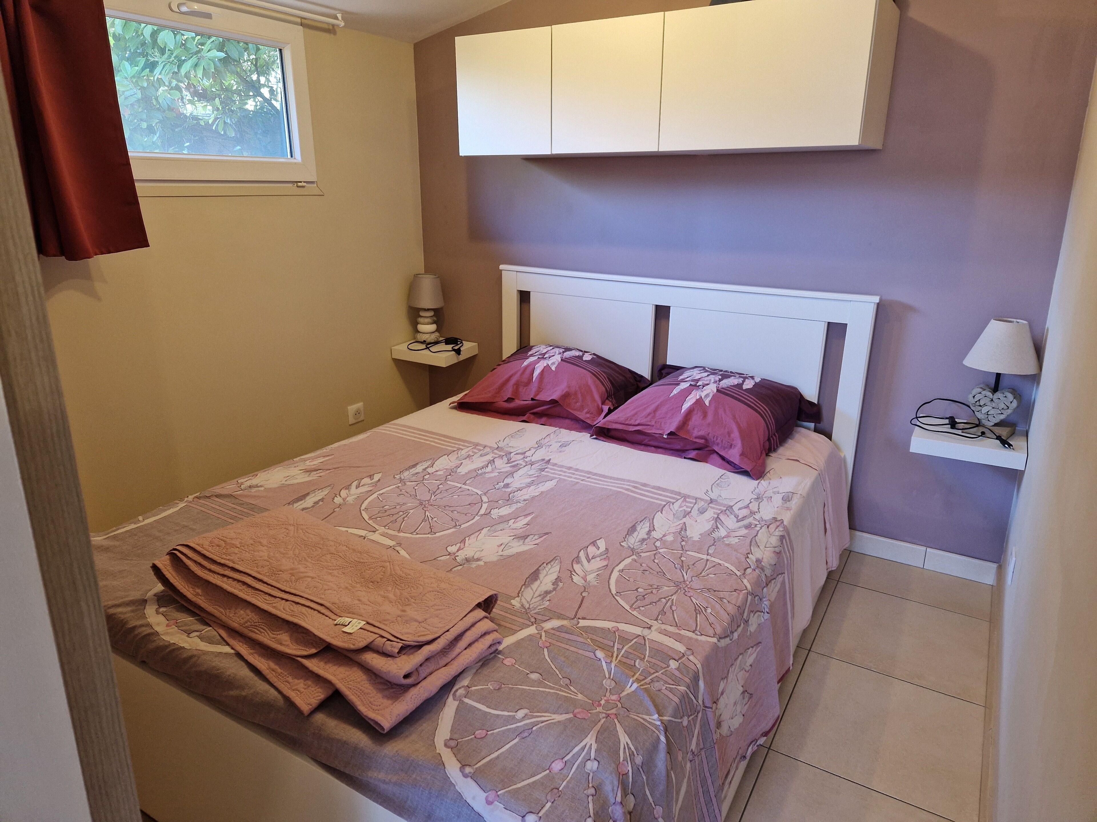 1 bedroom, travel cot, free WiFi, bed sheets