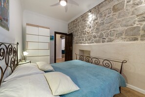 1 bedroom, in-room safe, iron/ironing board, WiFi