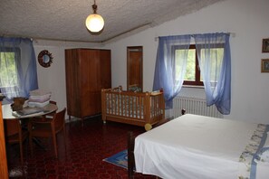 5 bedrooms, iron/ironing board, travel cot, free WiFi
