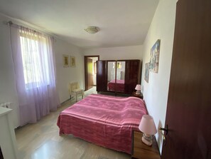 5 bedrooms, iron/ironing board, travel cot, free WiFi