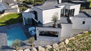 Exterior - Magnificent Sea View Villa with Swimming Pool, Terrace and WIFI (Plounéour-Trez)
