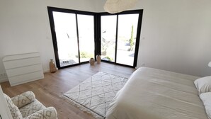 Room - Magnificent Sea View Villa with Swimming Pool, Terrace and WIFI (Plounéour-Trez)