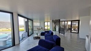 Living area - Magnificent Sea View Villa with Swimming Pool, Terrace and WIFI (Plounéour-Trez)