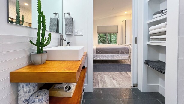 1 bedroom, iron/ironing board, WiFi (free), bed sheets
