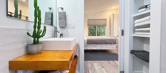 Honey B—Honey House 2. Beautiful vacation home near UVA, Monticello and downtown