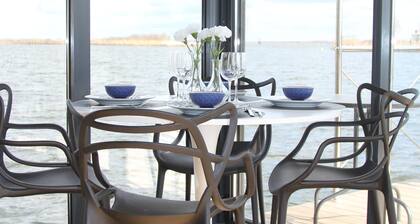 Relax & Experience a luxury Houseboat near Harderwijk and Zeewolde