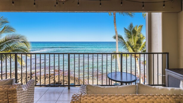 A balcony with a view of the ocean, wicker furniture, and a ceiling fan. - 🌊Kona Bali Kai #305 | Absolute Oceanfront | AC | Updated | Overlooking Banyans surf spot.🌊 (Kailua Kona)