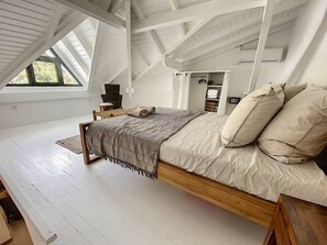 1 bedroom, desk, iron/ironing board, WiFi