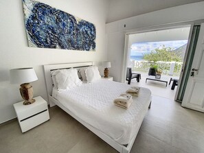 3 bedrooms, desk, iron/ironing board, travel crib