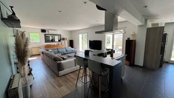 TV connectée, table de tennis de table