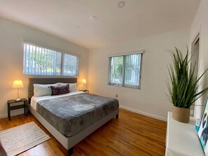 2 bedrooms, desk, iron/ironing board, free WiFi - Beautiful and renovated with great location and parking. (Coral Gables)