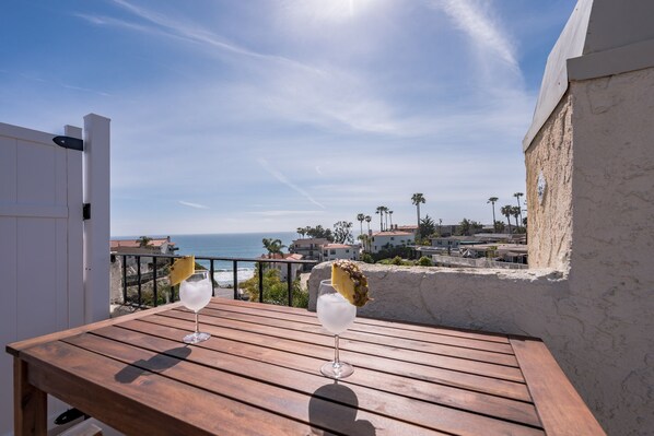 Outdoor dining - The Pineapple Suite, Whitewater Views steps to Sand (San Clemente)