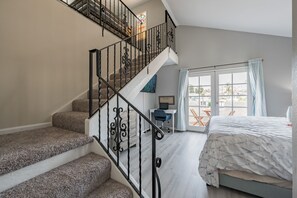 2 bedrooms, desk, iron/ironing board, free WiFi - The Pineapple Suite, Whitewater Views steps to Sand (San Clemente)