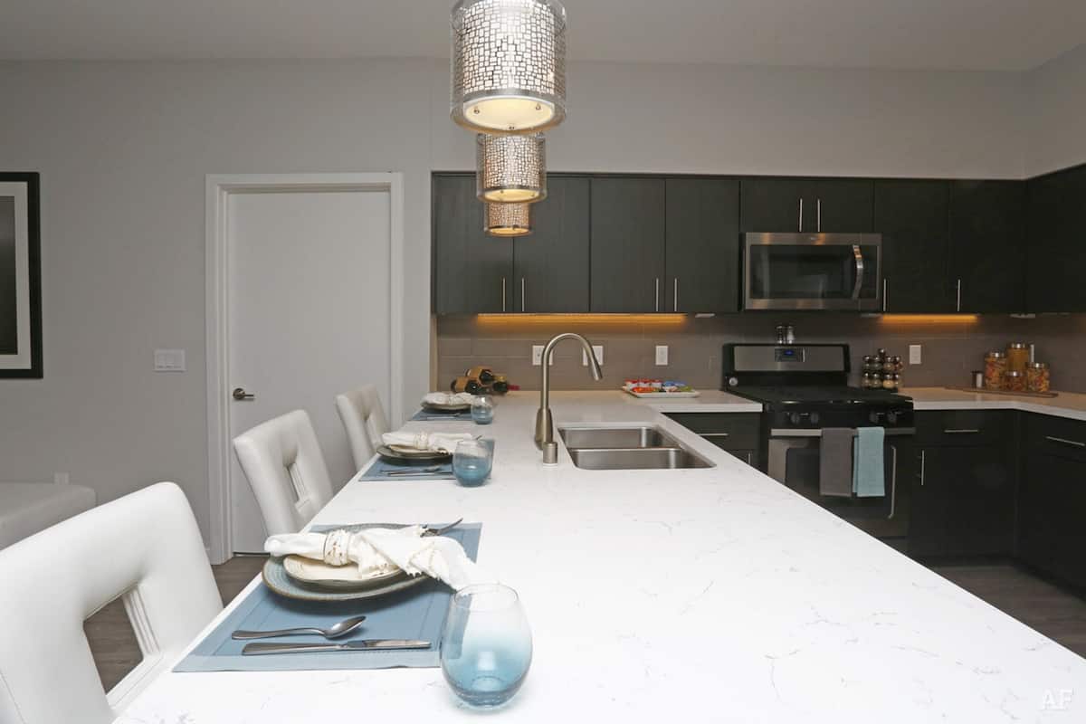 Apartamento de lujo, 1 habitación | Servicio de comidas en la habitación