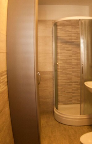 Apartment | Bathroom | Shower, hair dryer, towels - Apartment Port Next to the Beach (Izola)