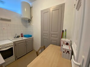 Microwave, coffee/tea maker, cookware/dishes/utensils - Charming T1 full center Corte 13 cours paoli free wifi quiet bright (Corte)