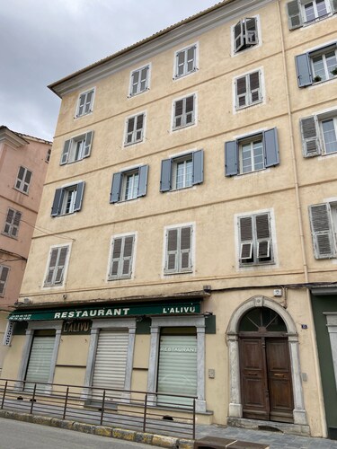 Charmant T1 plein centre Corte 13 cours paoli wifi gratuit calme lumineux