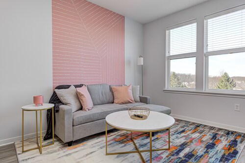 *LUXURY WALK IN THE PARK-3* - 1 KING BED