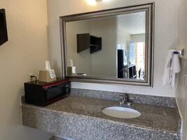 Bañera con ducha, artículos de tocador gratuitos