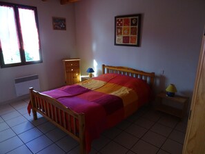 2 bedrooms, iron/ironing board, WiFi