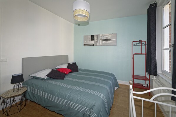 3 chambres, fer et planche à repasser, Wi-Fi gratuit, draps fournis