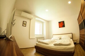 A bedroom with a bed, a window, an air conditioning unit, and a wooden dresser. - Apartment Lighthouse &free Parking in Izola-isola (Izola)
