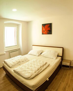 Apartment, 1 King Bed | 1 bedroom, free WiFi, bed sheets