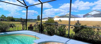 NO Carpet House! Private Pool & Spa Cozy 4 bedrooms/3 bathrooms Home by Disney