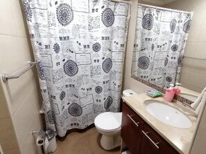Hair dryer, towels, soap, toilet paper - Santiago Moneda Suites 1802 (Santiago)