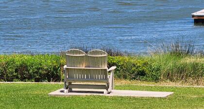 3 Minute walk to the ocean, Overlooks the pool!!!